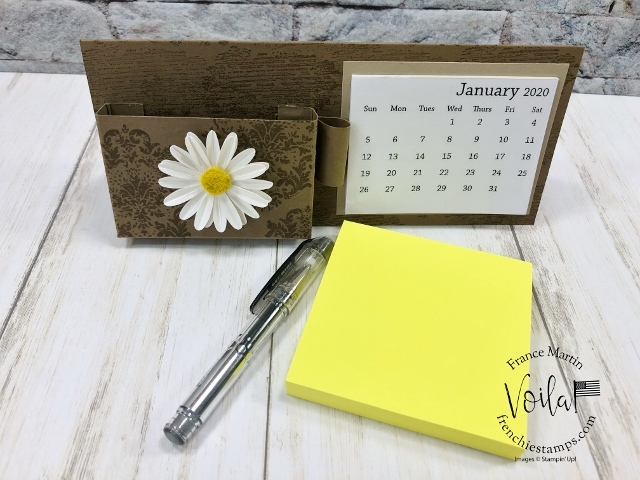 DIY calendar with Post It Note and pen holder. Changeable elements for each seasons.